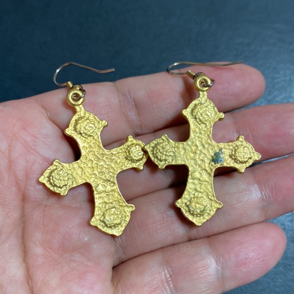 🖤Vtg💕Matte gold cross earrings - Picture 4 of 9